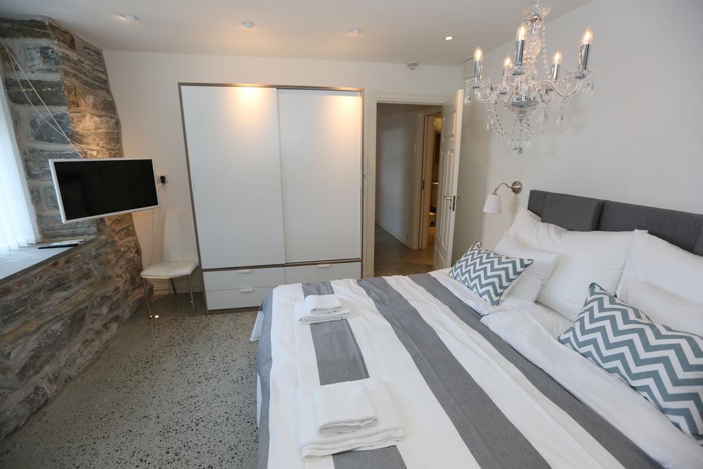 Alnes Gard Apartment โอเลซุนด์ ภายนอก รูปภาพ